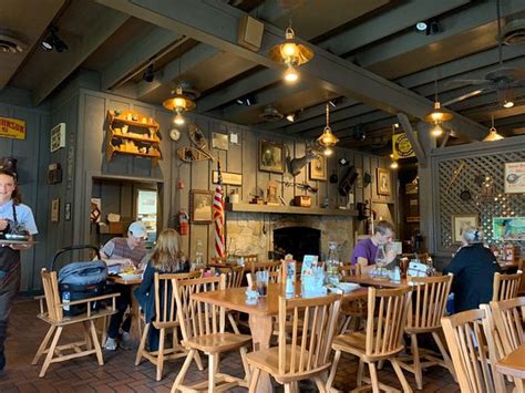 cracker barrel in lansing michigan